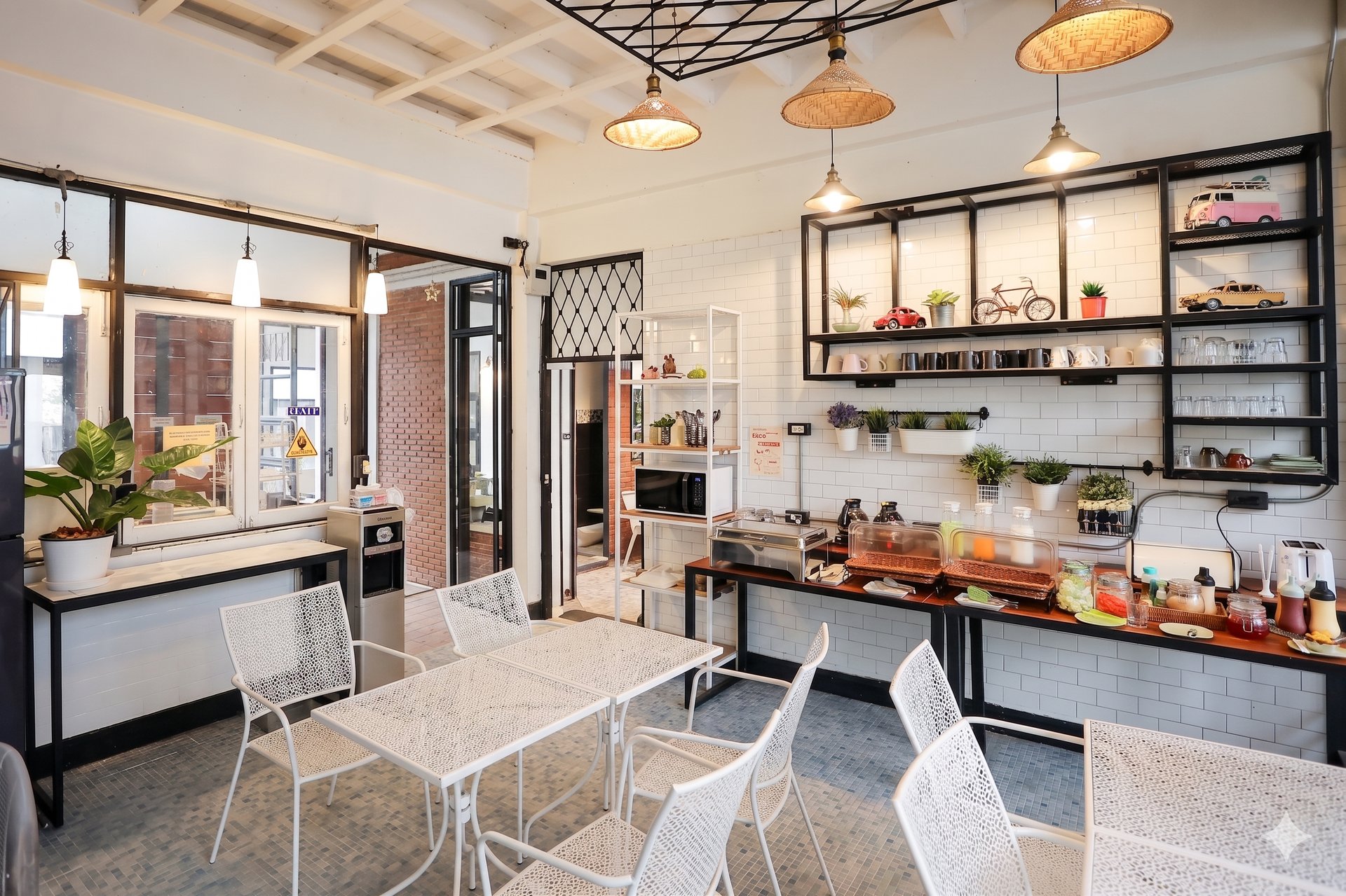 Sherloft breakfast and cafe dining area